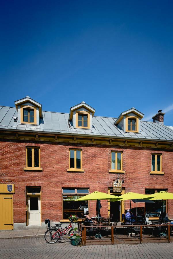 L'Auberge Du Qg La Prairie Exterior photo